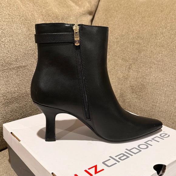 NEW! Liz Claiborne Otto Black Heeled Boots - 9.5 M - Picture 5 of 9